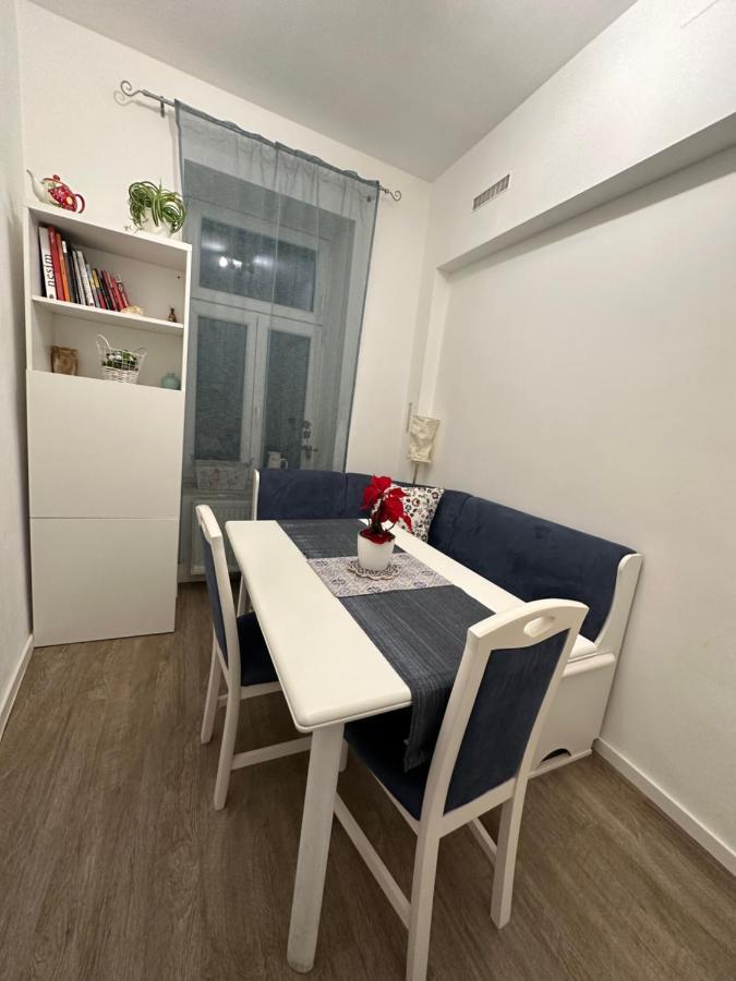 Cosy & Quiet In 17Th District Appartement Wenen Buitenkant foto
