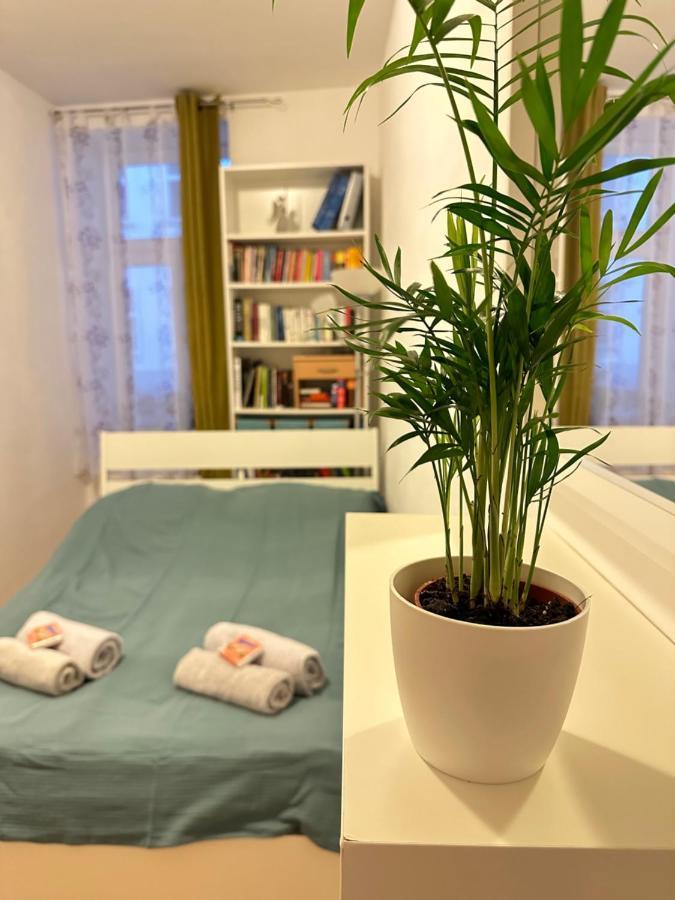 Cosy & Quiet In 17Th District Appartement Wenen Buitenkant foto