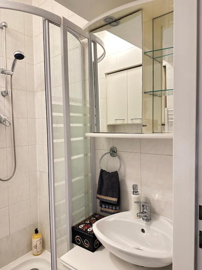 Cosy & Quiet In 17Th District Appartement Wenen Buitenkant foto